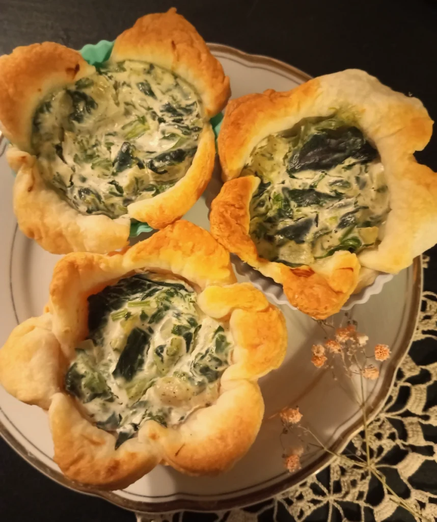 Gefüllte Blätterteigblümchen mit Spinat-Ricottafüllung
