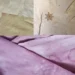 selbst gefärbte Papiere - welche, die mit Brennnesseln gefärbt sind, welche mit Karottenschalen und die letzten wurden mit roter Beete gefärbt.