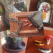 Collage aus selbst bemalten 3D-Drucken (Bilderrahmen, Blumentopf, Pilz-Magnete, Kugelständer etc.)